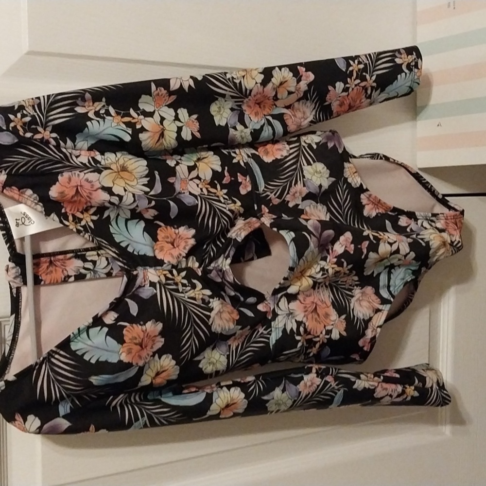 Kids Art. class Long Sleeved.bathing suit 10 to 12 large.